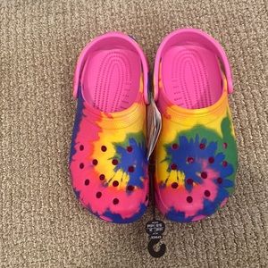 NWT tie dye crocs womens size 8